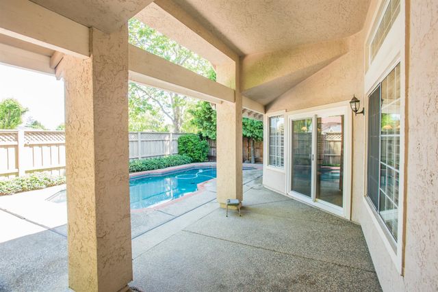 9513 Laguna Lake Way, Elk Grove, CA 95758