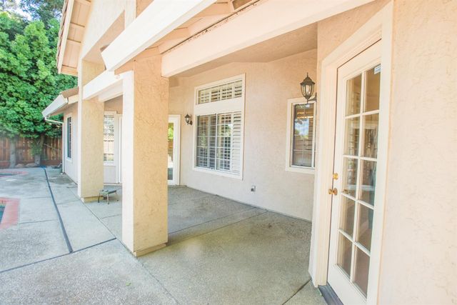 9513 Laguna Lake Way, Elk Grove, CA 95758