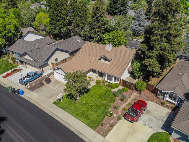 9513 Laguna Lake Way, Elk Grove, CA 95758