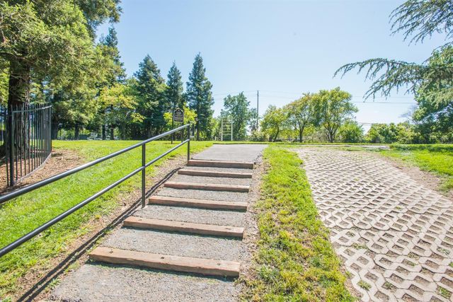 9513 Laguna Lake Way, Elk Grove, CA 95758