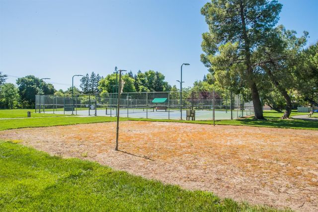 9513 Laguna Lake Way, Elk Grove, CA 95758