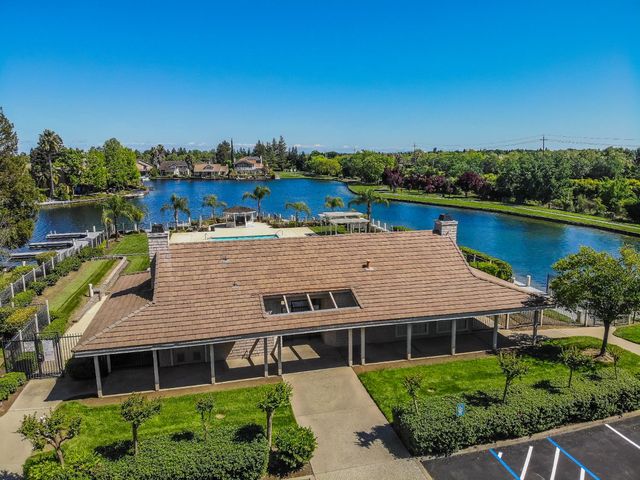 9513 Laguna Lake Way, Elk Grove, CA 95758