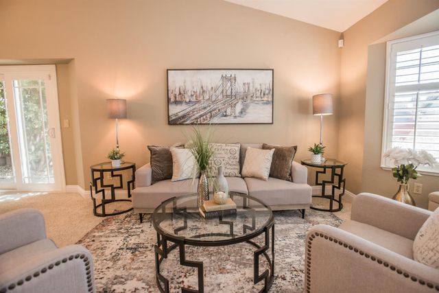 9513 Laguna Lake Way, Elk Grove, CA 95758