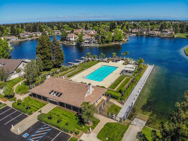 9513 Laguna Lake Way, Elk Grove, CA 95758