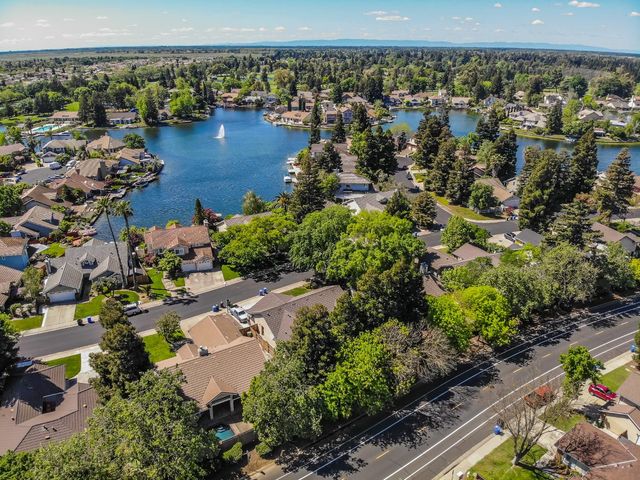 9513 Laguna Lake Way, Elk Grove, CA 95758