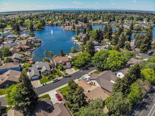 9513 Laguna Lake Way, Elk Grove, CA 95758