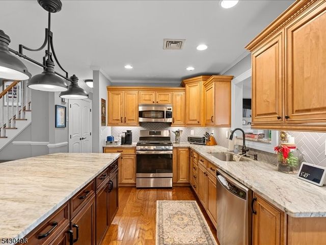71 Bergen Dr, Little Falls Twp., NJ 07424