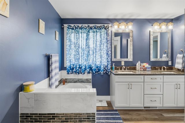 501 E Stoneridge Drive, Plainwell, MI 49080