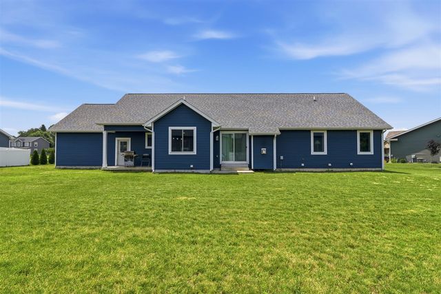 501 E Stoneridge Drive, Plainwell, MI 49080