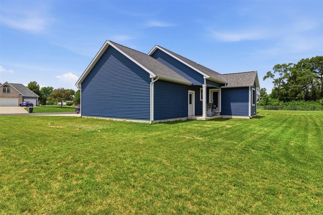 501 E Stoneridge Drive, Plainwell, MI 49080
