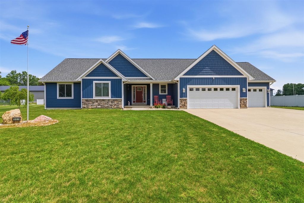 501 E Stoneridge Drive, Plainwell, MI 49080