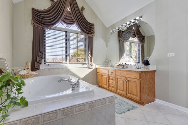 5705 S Natoma Avenue, Chicago, IL 60638