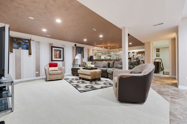 5705 S Natoma Avenue, Chicago, IL 60638