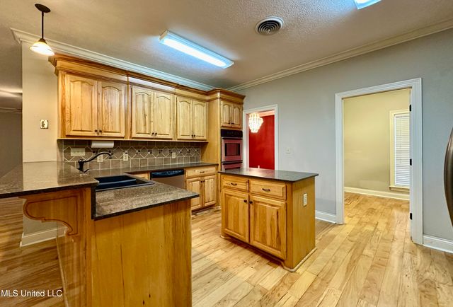 109 Grande Oaks Drive, Byram, MS 39272