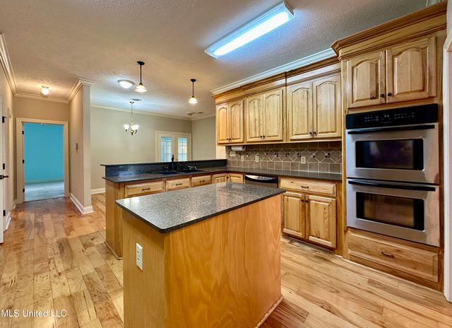 109 Grande Oaks Drive, Byram, MS 39272