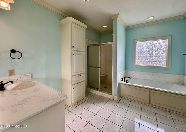 109 Grande Oaks Drive, Byram, MS 39272