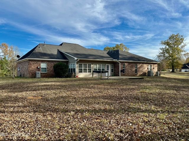 109 Grande Oaks Drive, Byram, MS 39272