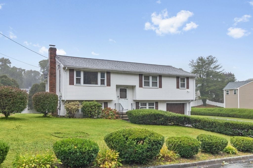 30 Lantern Ln, Randolph, MA 02368