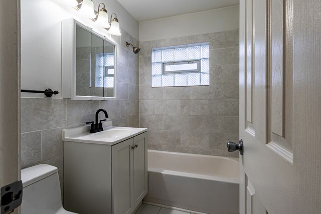 1420 N Harlem Avenue E, River Forest, IL 60305