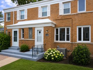 1420 N Harlem Avenue E, River Forest, IL 60305