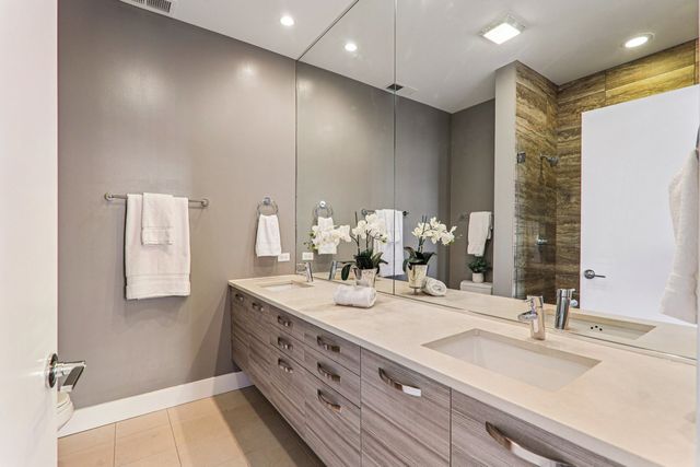 20 N Carpenter Street 4N, Chicago, IL 60607