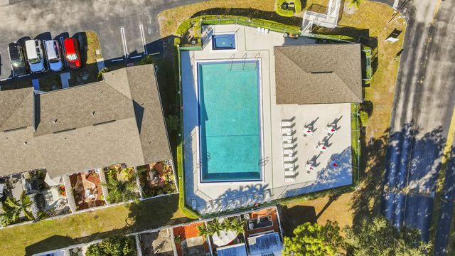 218 Foxtail Drive B, Greenacres, FL 33415