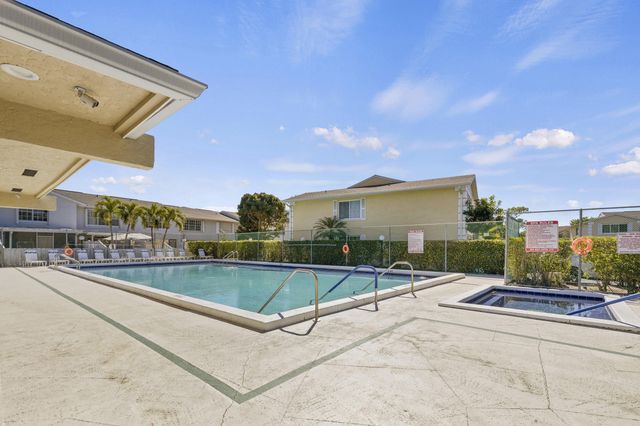 218 Foxtail Drive B, Greenacres, FL 33415