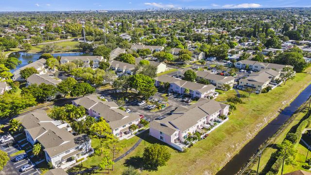 218 Foxtail Drive B, Greenacres, FL 33415