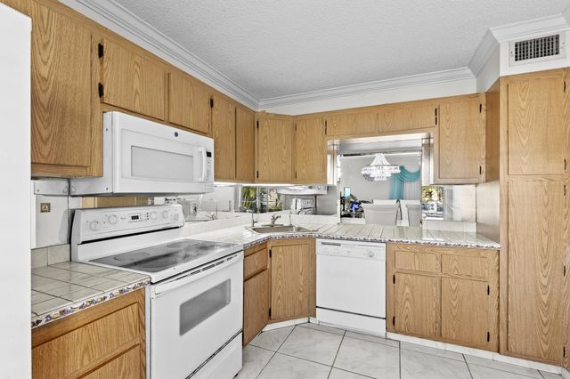 218 Foxtail Drive B, Greenacres, FL 33415