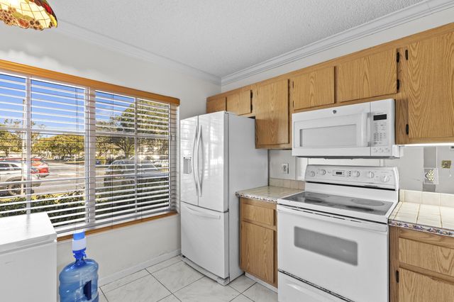 218 Foxtail Drive B, Greenacres, FL 33415