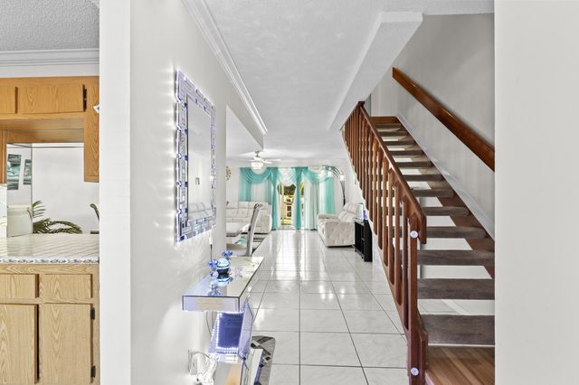 218 Foxtail Drive B, Greenacres, FL 33415