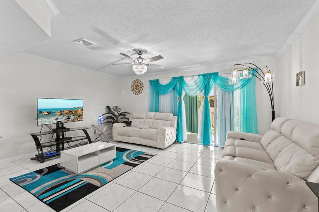 218 Foxtail Drive B, Greenacres, FL 33415