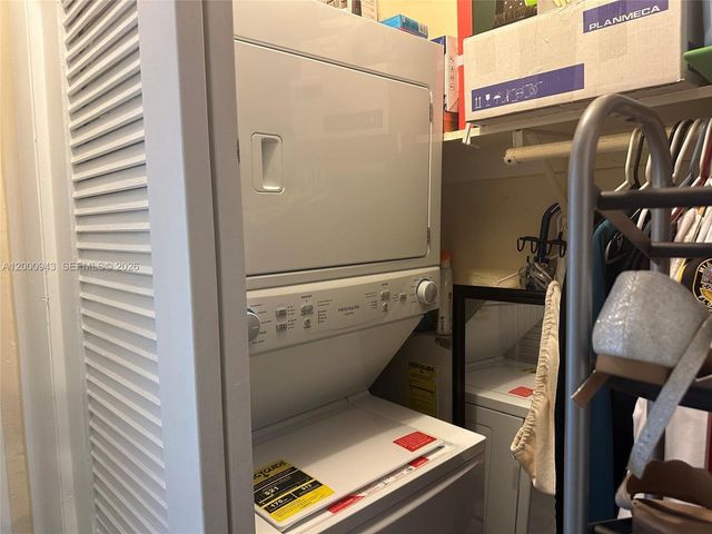 11 NE 204th St 1, Miami Gardens, FL 33179