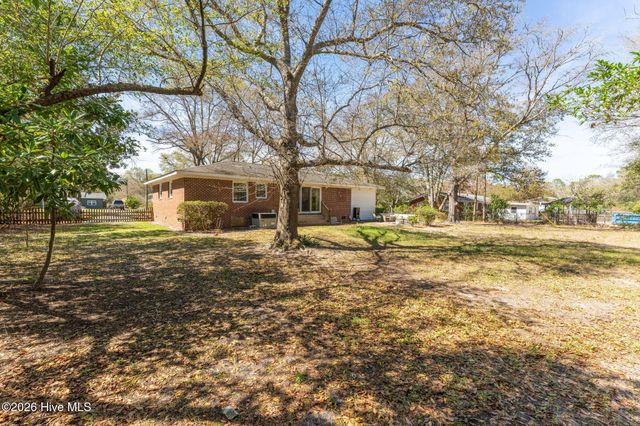 339 Green Meadows Drive, Wilmington, NC 28405