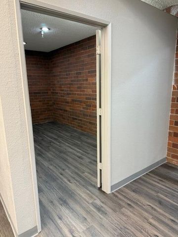 1616 Market Street, Redding, CA 96001