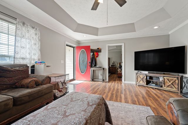 255 Greenwood Dr, Smithville, TN 37166