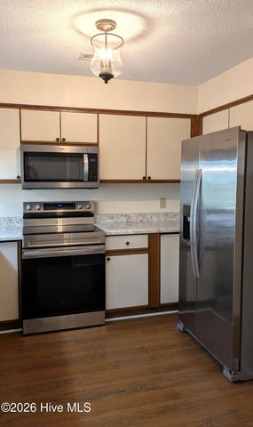 221 Inland Greens Circle, Wilmington, NC 28405