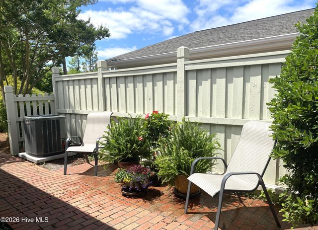 221 Inland Greens Circle, Wilmington, NC 28405