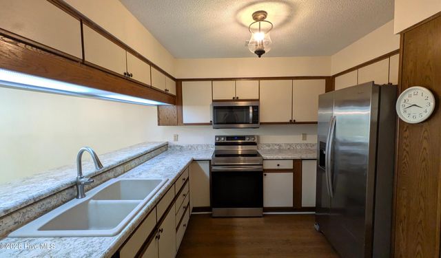 221 Inland Greens Circle, Wilmington, NC 28405