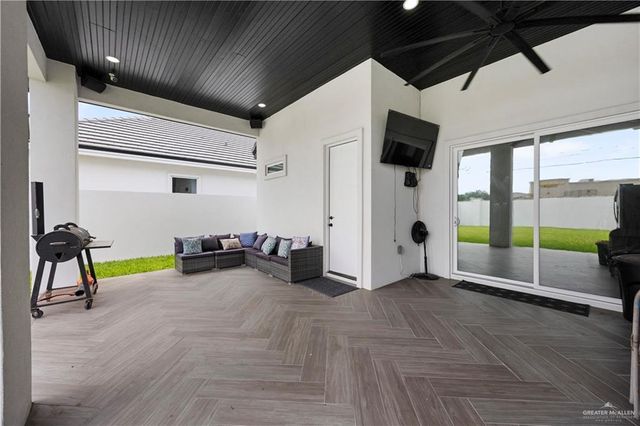 3101 W Brentwood Drive, Edinburg, TX 78539