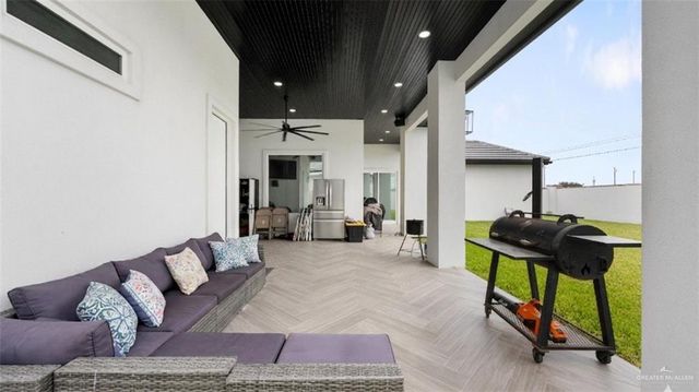 3101 W Brentwood Drive, Edinburg, TX 78539
