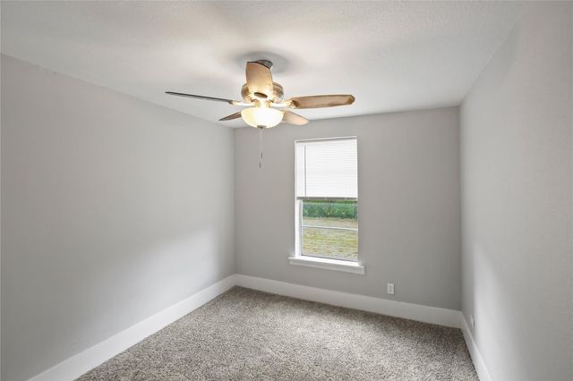 102 22nd Street N, Texas City, TX 77590