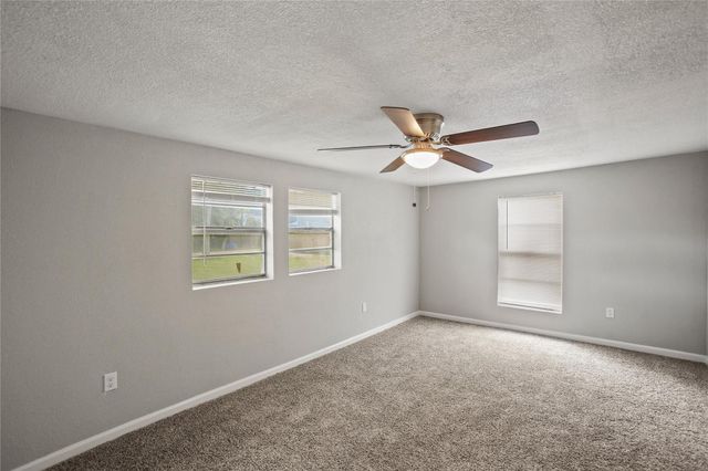 102 22nd Street N, Texas City, TX 77590