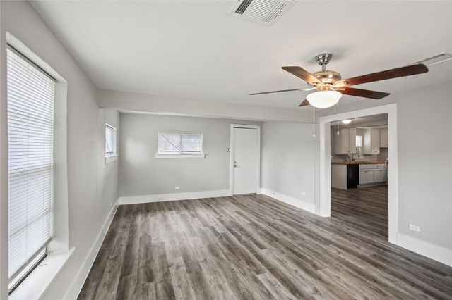 102 22nd Street N, Texas City, TX 77590
