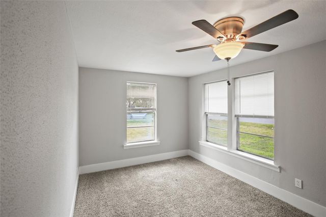 102 22nd Street N, Texas City, TX 77590