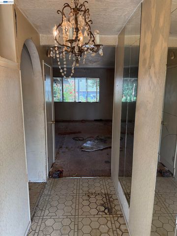 2729 Alamo Ct, Antioch, CA 94509