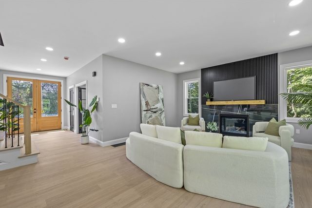 91 Howard St, Easton, MA 02375