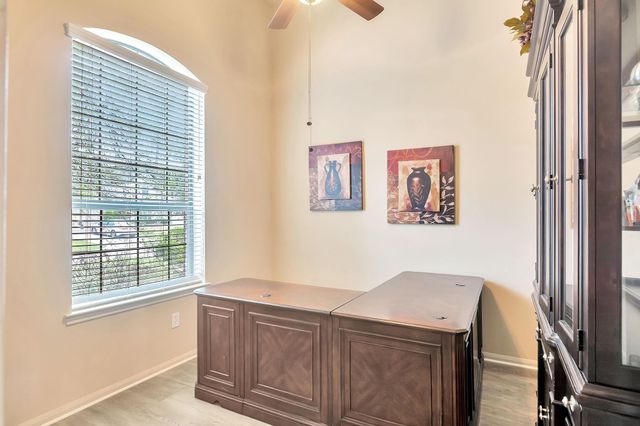 10 W Lasting Spring, The Woodlands, TX 77389