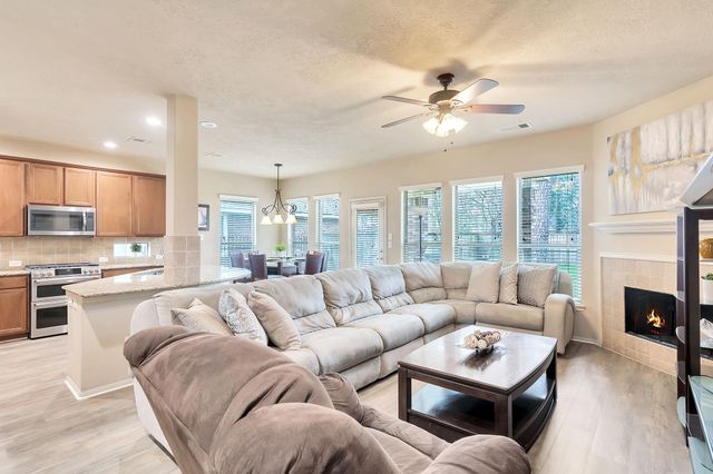 10 W Lasting Spring, The Woodlands, TX 77389