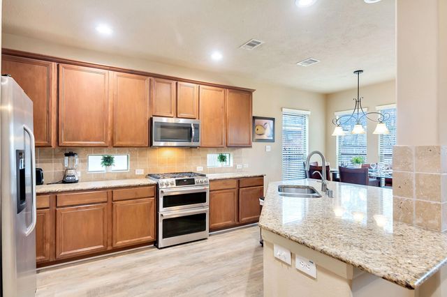 10 W Lasting Spring, The Woodlands, TX 77389